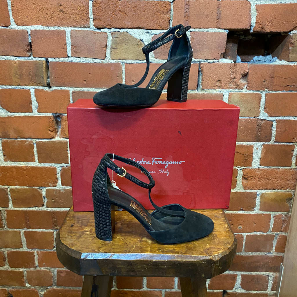 SALVATORE FERRAGAMO t-bar heels 6.5